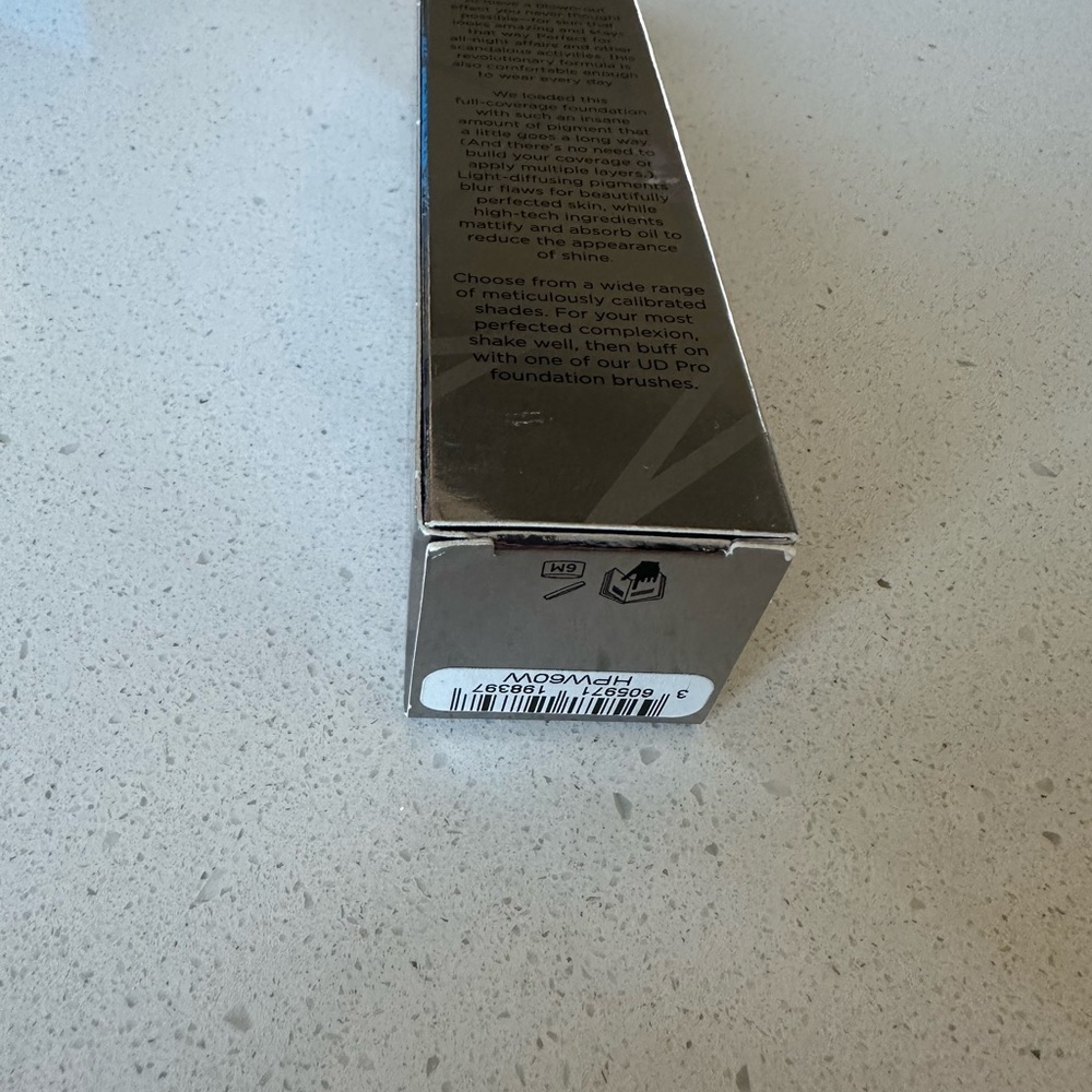 Urban Decay Shade 3.5 Foundation in Silver Box - Picture 3 of 3